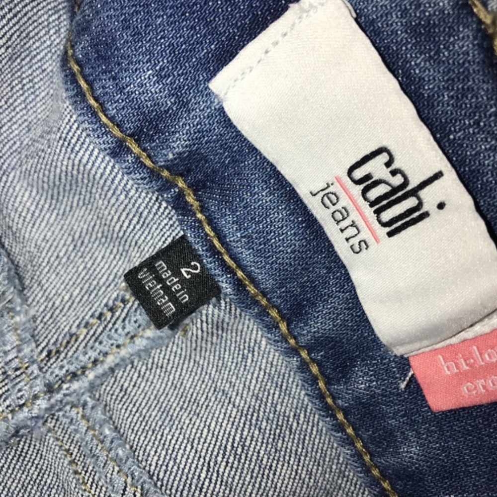CAbi HI LOW RAW HEM LIGHT WASH CROP JEANS - Picture 7 of 8